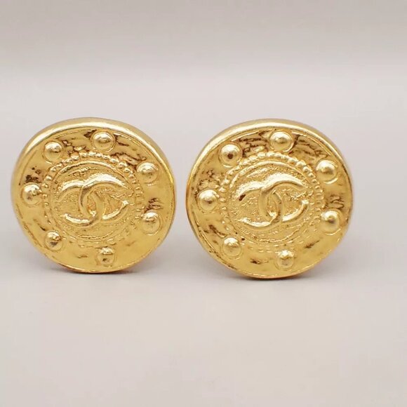 CHANEL CC Round Button Earrings 95P Clip-On Gold-Plated France Vintage 87RK786 - Picture 1 of 8